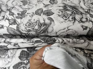 Isoli - elegante roser i sort og hvid